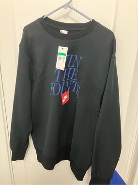 Nike Men’s Black Crewneck Sweatshirt with “Win The Points” Blue Print